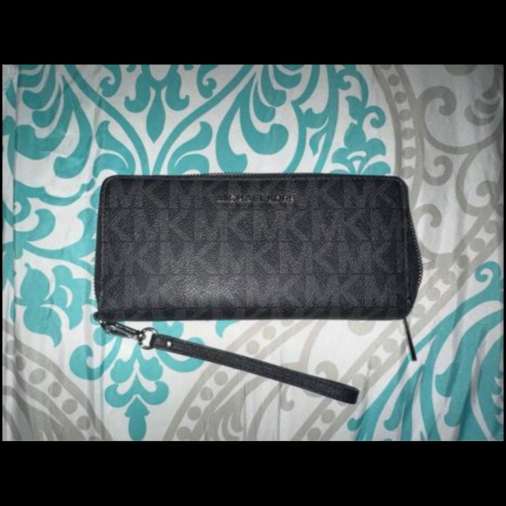 Michael Kors Wristlet